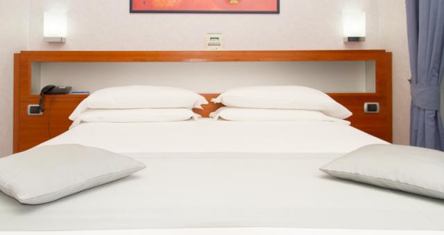 Room with double bed equipped with all comforts. -Free wi-fi.